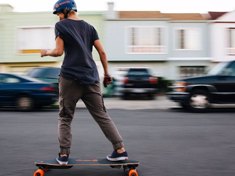Rijden op een e-skateboard